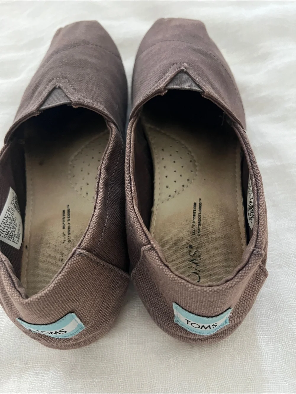 TOMS Woman’s  signature classic Brown canvas Alpargata slip-on Size 7.5